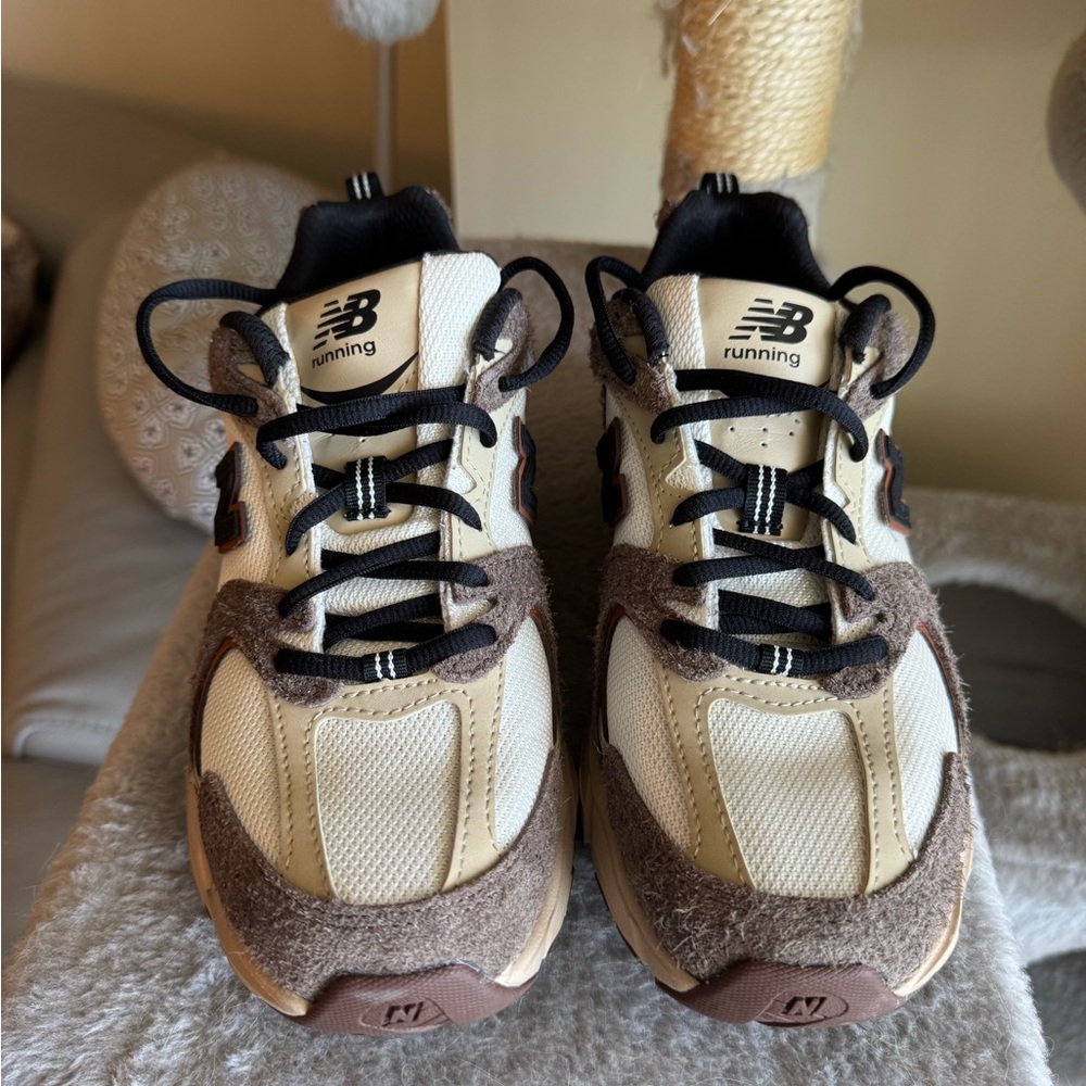 New Balance Sneakers - Beige and Dark Brown